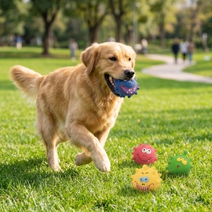 Juguete Masticable para Mascotas con Púas Suaves, Pelota de Látex Resistente con Cara Divertida para la Higiene Bucal - Product Image 1
