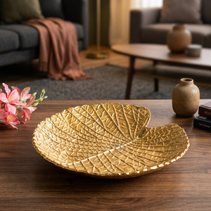 Assiette décorative en forme de feuille dorée, en métal fait main, motif végétal, style glamour - Product Image 3