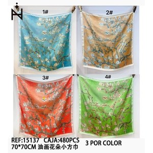 Foulard Quadrato Piccolo con Stampa Floreale a Olio 70x70cm, Accessorio Moda per Donna - Product Image 3