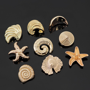 Botones irregulares personalizados Concha de mar Estrella de mar Forma especial Aleación de zinc personalizada Vástago de metal Botones de lujo para ropa - Product Image 1