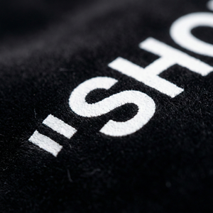 Pochette zippée personnalisée en Mylar noir mat doux au toucher, style déconstruction, avec trou triangulaire pour accrocher, pour emballage de lacets - Product Image 2