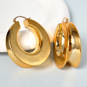 Aros Clásicos de Moda en Aleación de Cobre Chapados en Oro de 18K para Mujer - Product Image 1