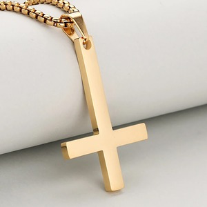 Collier pendentif croix inversée simple en acier inoxydable, style punk, tendance, charme de prière chrétien catholique, amulette, bijoux pour hommes et femmes - Product Image 4