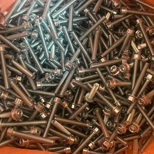 สกรูหัวทรงกระบอกแบบมีฟันเกลียวหกเหลี่ยม  วัสดุเหล็กกล้าคาร์บอน GR5 มาตรฐาน ISO  ผิวเคลือบออกไซด์สีดำ สำหรับงานยึดติดในอุตสาหกรรม - Product Image 4