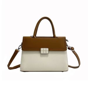 Bolso Bandolera Moderno para Mujer, de Gran Capacidad, con Forro de Cuero, Diseño Hecho a Mano con Contraste de Color - Product Image 4