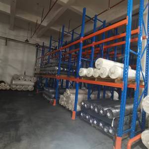 מערכת מדפים כבדה לאחסון במחסן תעשייתי, בצבע כחול עם קורות כתומות - Product Image 3