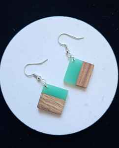 Pendientes Minimalistas de Resina y Madera, Joyería Hecha a Mano, Piezas Ligeras y Elegantes, Regalo Ideal para Mujeres, Adolescentes y Niñas - Product Image 4