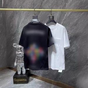 Maglietta <span class=keywords><strong>grafica</strong></span> iconica di lusso ispirata al Punk con motivo incrociato vibrante, Design del braccio botanico e <span class=keywords><strong>tipografia</strong></span> a scorrimento - Product Image 2