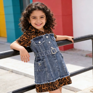 Abito in denim patchwork per ragazze, con volant, maniche corte, stampa leopardata, casual. - Product Image 1