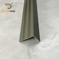 DECORTRIM Profilé de nez de marche antidérapant en aluminium avec surface rainurée pour carrelage et parquet intérieur/extérieur