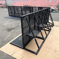 Barrière de sécurité en aluminium noir certifiée TUV, maille perforée, barrière de scène Mojo pour la sécurité des concerts et les événements.