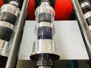 Machine de formage et de pliage de rouleaux de descente de <span class=keywords><strong>gouttière</strong></span> automatique Machine de descente de <span class=keywords><strong>gouttière</strong></span> bleue - Product Image 4