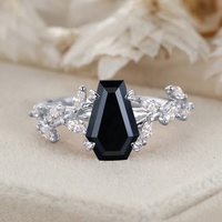 Inspiración de la naturaleza Forma de ataúd de ónix negro Anillo de Plata de Ley 925 Ajuste de Punta Diseño de hoja de rama de piedra negra natural unisex
