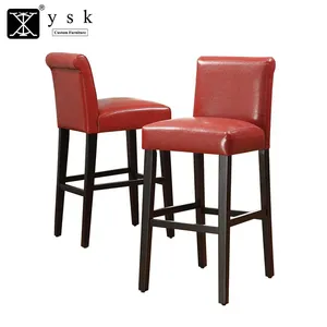 Cadeira de bar luxuosa estofada em vinil vermelho couro com moldura de madeira escura BC-1072