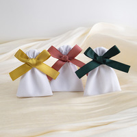 Vente en gros de pochette à bijoux de haute qualité en tissu de velours mignon sacs de rangement en flanelle avec ruban