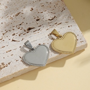 Ciondolo a Cuore in Acciaio Inossidabile Yiwu Aceon con Bordo Dettagliato a Punti, Centro in Rilievo e Bordo Inferiore Vuoto per Incisione a Olio - Product Image 3