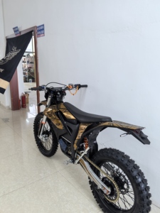 Moto tout-terrain électrique pour adultes F29R, pneus avant 90/90-21, arrière 140/80-18, transmission par chaîne - Product Image 3