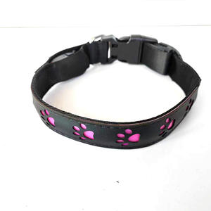 Collar de perro de cuero recargable USB con estampado de pata LED impermeable de gran oferta de fabricación 2023 - Product Image 5
