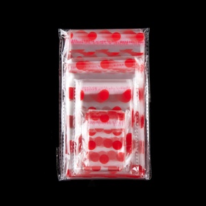 Vente en gros de rouleaux de <span class=keywords><strong>film</strong></span> plastique à fort clic rouleau de <span class=keywords><strong>film</strong></span> plastique rouleau de <span class=keywords><strong>film</strong></span> pour emballage avec feuilles de plastique Opp à pois rouges - Product Image 2