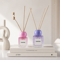 Bouteille diffuseur en verre carrée texturée effet marteau 50ml 90ml 200ml avec bouchon personnalisé et bâtonnets diffuseurs pour aromathérapie – Approvisionnement direct usine