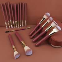 HMU 2025 – Nouveaux pinceaux de maquillage personnalisés de haute qualité avec logo sur mesure, manche en bois mat vegan, ensemble professionnel rouge et or