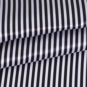 Tela de bufandas sedosas de satén brillante con estampado de rayas de cebra en blanco y negro - Product Image 3