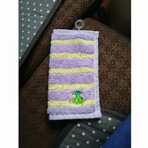 Mini fazzoletto a righe con targhetta con nome personalizzata - Product Image 1