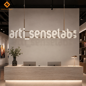 Lettres 3D blanches personnalisées en métal massif avec cadre, logo suspendu au plafond pour panneau de réception de bureau, panneau de <span class=keywords><strong>studio</strong></span> d'art - Product Image 1