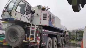 Grúa sobre Camión Zoomlion de 61 Metros de Alcance, 107t, con Motor y Caja de Cambios de Alta Eficiencia, Fabricada en 2010, en Venta - Product Image 4