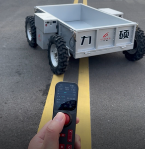 Chariot de transport spécial électrique tout-terrain 4x4 à vitesse constante à commande à distance à une seule main - Product Image 2