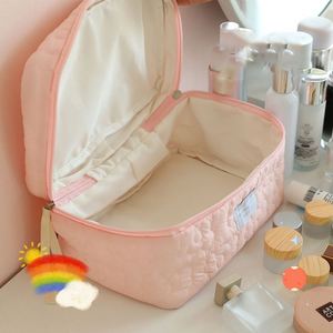 Sac de toilette de voyage léger et moelleux à motif floral, imperméable, portable, organiseur de maquillage, trousse de toilette pour femmes - Product Image 4