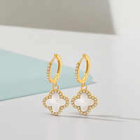 YBO Boucles d'oreilles en coquillage blanc à la mode pour femmes en argent sterling 925 plaqué or 18 carats pierre CZ trèfle à quatre feuilles cadeau de fiançailles