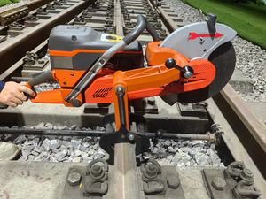 נייד קל לתפעול רכבת מכונת חיתוך חלקי רכבת ואביזרים מעקה - Product Image 2
