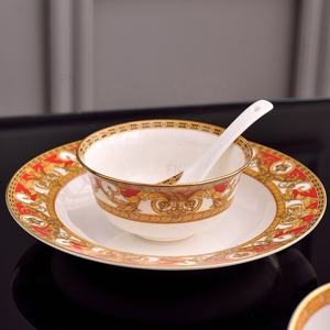 Service de table de luxe européen 28 pièces en porcelaine fine rouge avec incrustations dorées et motifs floraux, 6 cuillères marbrées, compatible lave-vaisselle, idéal pour les cadeaux - Product Image 4