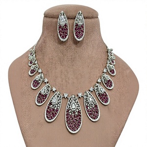 Ensemble collier et boucles d'oreilles en zircon plaqué argent de qualité supérieure, tendance et élégant, pour fiançailles, mariage et occasions spéciales. - Product Image 2