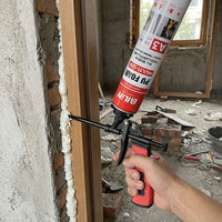 Mousse polyuréthane monocomposant en gros pour le travail du bois et la construction, pour le remplissage et l'étanchéité des fenêtres et des portes