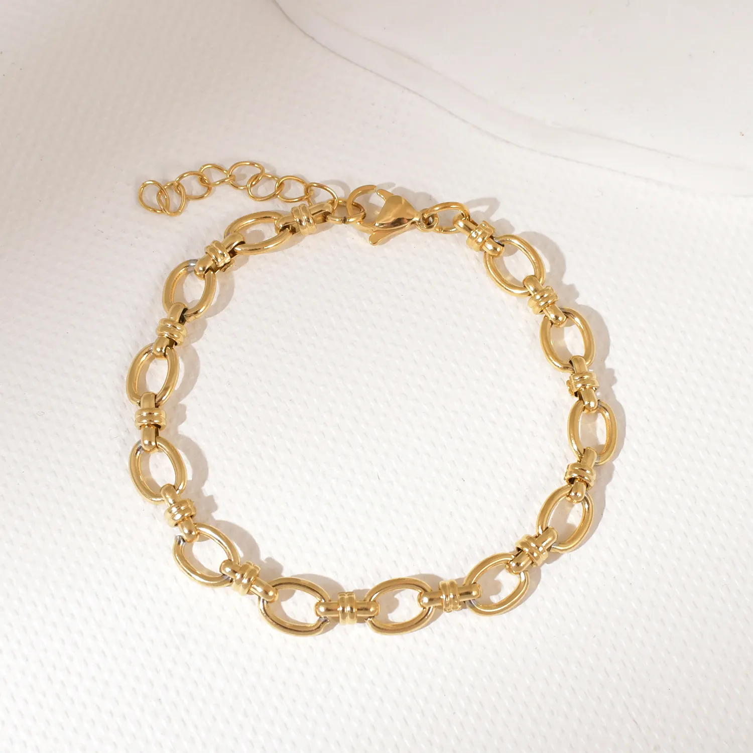 Ingrosso stile Hip hop gioielli impermeabili fibbia a catena incrociata 18K PVD oro placcato in acciaio inox moda donna bracciale