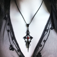 Collier de Vampire à croix pointue noire, bijoux gothiques, collier de déclaration, pendentif de croix de poignard, collier gothique cadeau