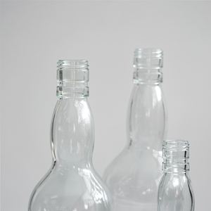 Bouteilles en <span class=keywords><strong>verre</strong></span> de bière transparentes personnalisées avec différentes capacités de 650ml 750ml <span class=keywords><strong>1L</strong></span> Bouteilles en <span class=keywords><strong>verre</strong></span> de bière de grande taille personnalisées - Product Image 4