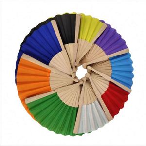 Éventail en bois personnalisé imprimé et gravé, pliable en bambou, portable, en tissu, décoration d'intérieur pour mariages et événements - Product Image 6