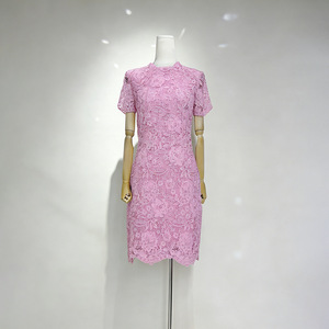 Falda Corta de Color Sólido con Cintura Hueca y Bordado Soluble en Agua, Estilo Socialité Francés, Nueva Colección Verano 2026, Manga Corta Irregular - Product Image 4