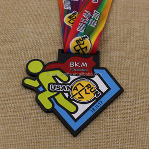 Pas cher brillant <span class=keywords><strong>or</strong></span> 2D en relief Sport Race Finisher femmes ouvert 8KM <span class=keywords><strong>médaille</strong></span> de course avec logo Laser - Product Image 2