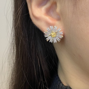 Boucles d'oreilles clous Xinfly en or massif 18 carats, motif floral, diamants naturels et diamants jaunes, bijoux sur mesure - Product Image 2