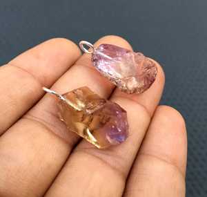 2 uds hermoso colgante de piedras preciosas de ametrino Natural multicolor 92,5 plata esterlina chapado en oro al por mayor encanto áspero sin tratar - Product Image 1