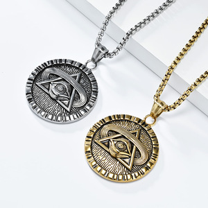 Collar con Colgante Redondo Geométrico con Ojo de Horus, Unisex, para Uso Diario, en Tono Dorado y Plateado - Product Image 1