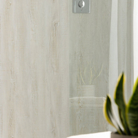 Panneau mural en PVC marbré moderne résistant à la moisissure pour salle de bain résidentielle, épaisseur 8 mm, imperméable, ignifuge et anti-taches