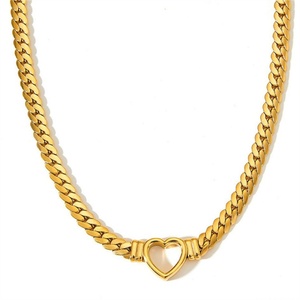 Collier tendance en acier inoxydable plaqué or avec chaîne gourmette et pendentif cœur creux pour femme - Product Image 3