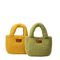 Adorable mini trousse de toilette de voyage en fausse fourrure de peluche, pochette souple et polyvalente, design mignon et original, petit sac.