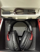 Auriculares Inalámbricos para Juegos HyperX Cloud III, 2.4GHz, Baja Latencia (<30ms), Audio Espacial DTS, Controles Táctiles, Pantalla Digital