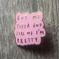 Épinglette en métal sérigraphiée 'Buy Me Pizza Tell Me I'm Pretty' pour complément alimentaire amusant, rose, pour sac à dos et veste